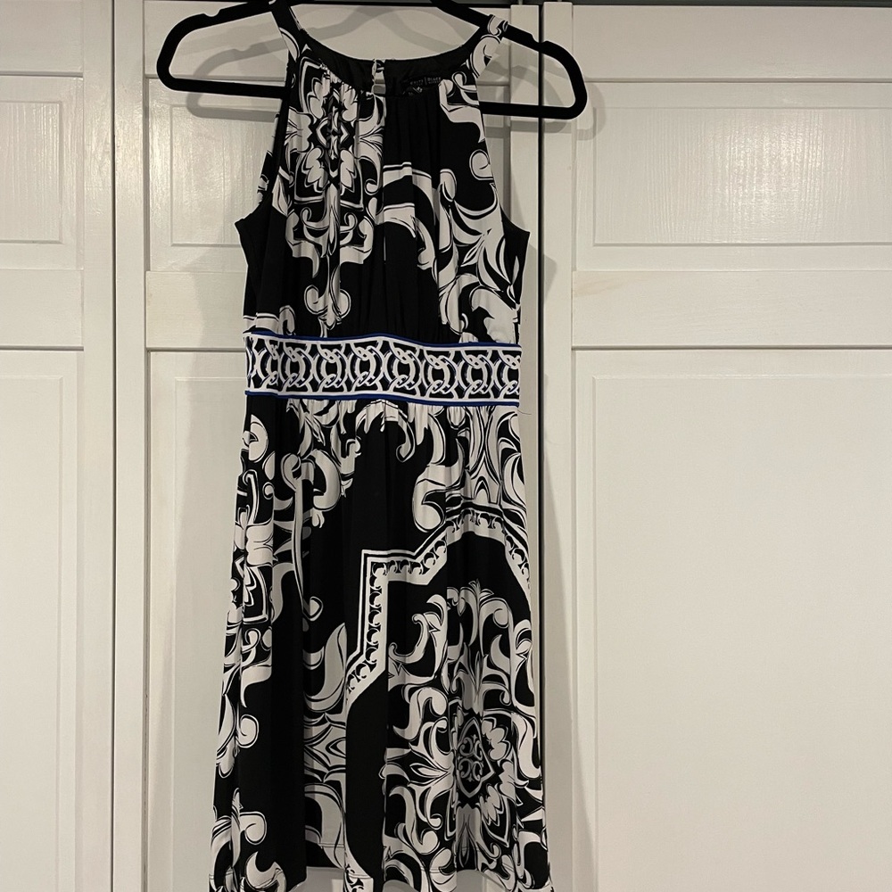 Beautiful White House Black Market dress